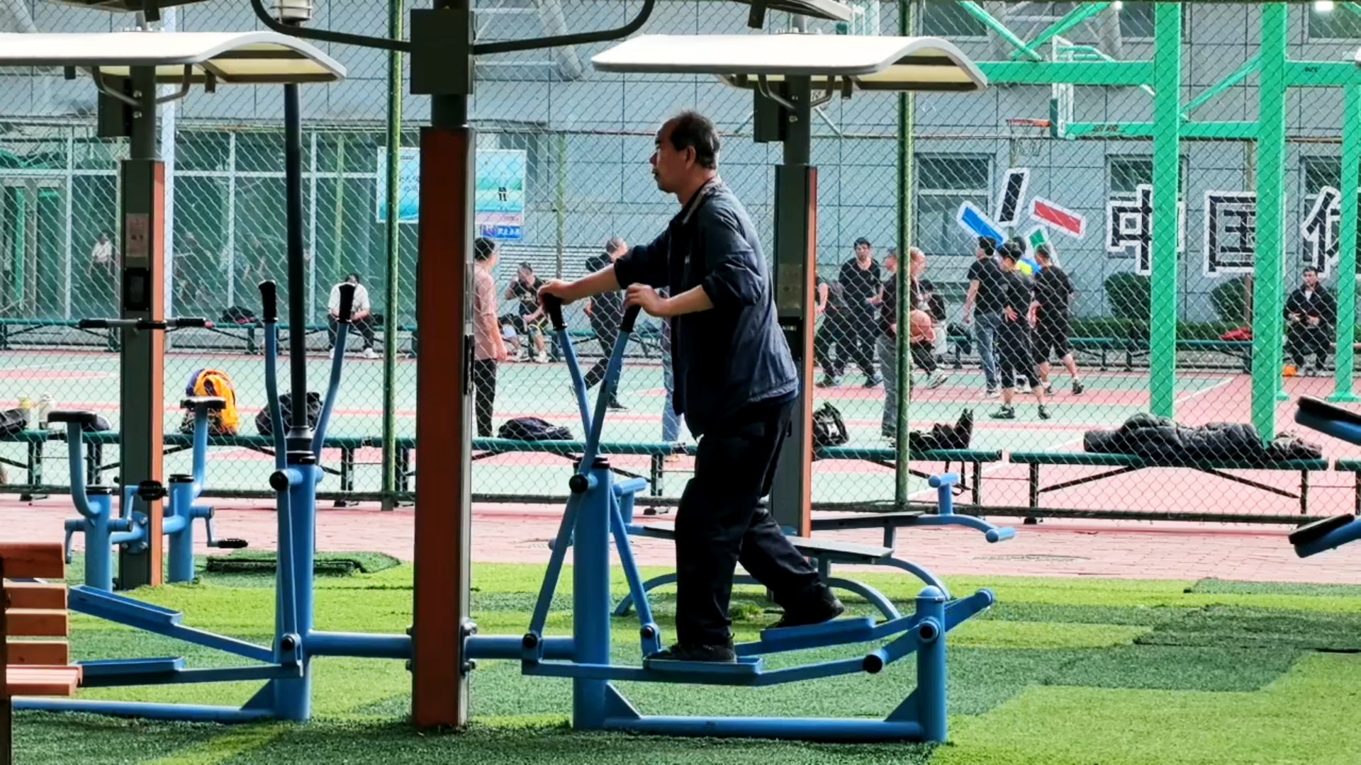 横沥体育公园单杠俱乐部，活力四溢的健身天堂