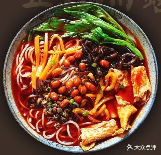 禄丰体育馆螺蛳粉店，品味独特美食，感受城市活力