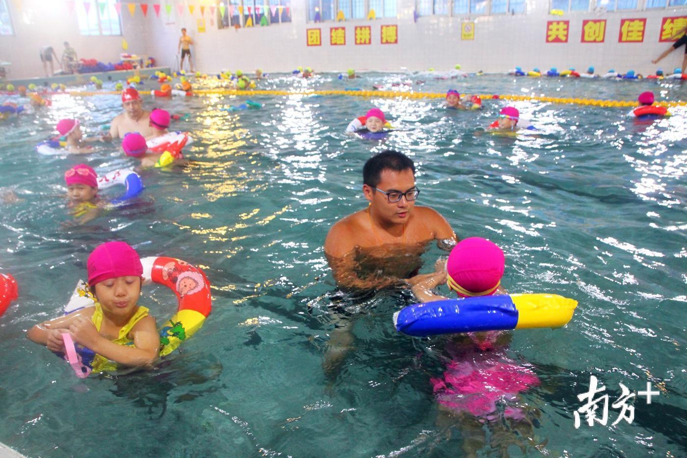 体育中考几门课及其考核方式，全面解读考试流程与科目内容