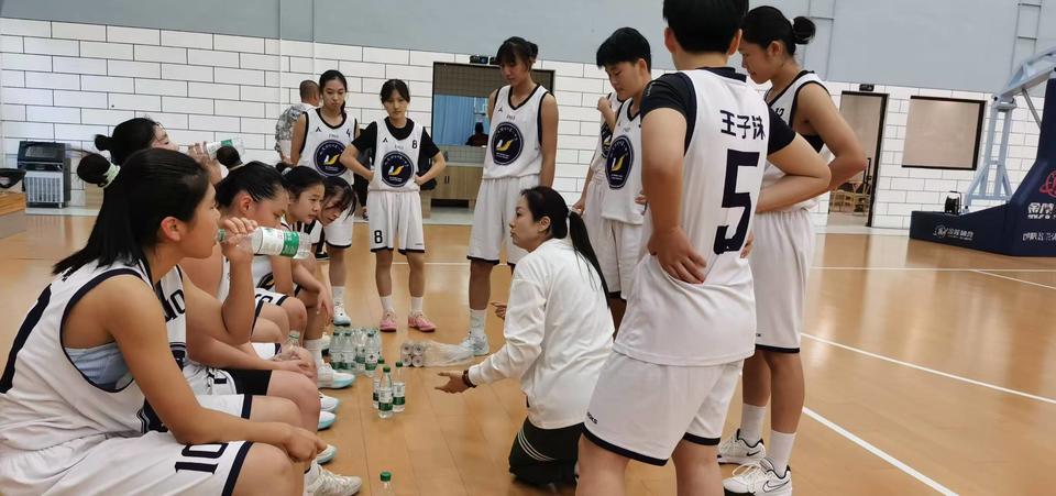 女子篮球队闪耀于体育高中——探寻卓越篮球文化的旅程