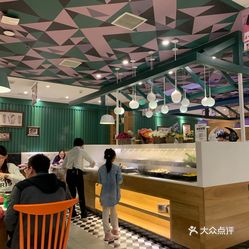 上海体育场火锅盛宴，味蕾与活力的碰撞