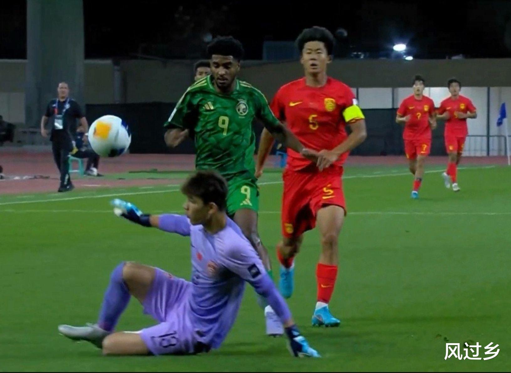 U17亚洲杯国少两战失四球引发防守危机，门将缺失与防守反思