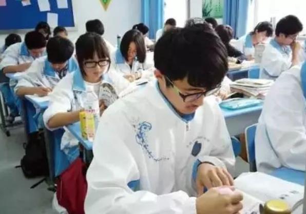 中国加强体育课程考核，塑造全面发展的新时代学生