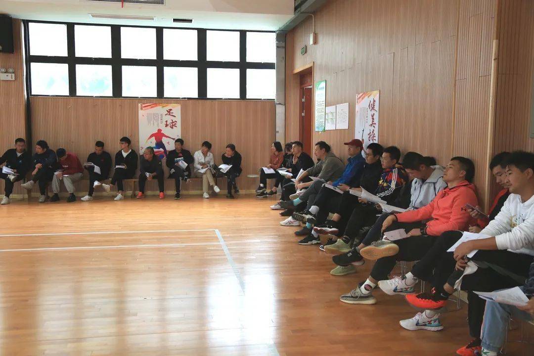 初中体育集体合作研讨，探索有效的教学与实践策略