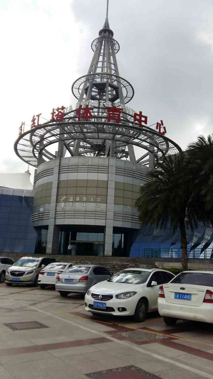 红塔体育馆的地摊文化