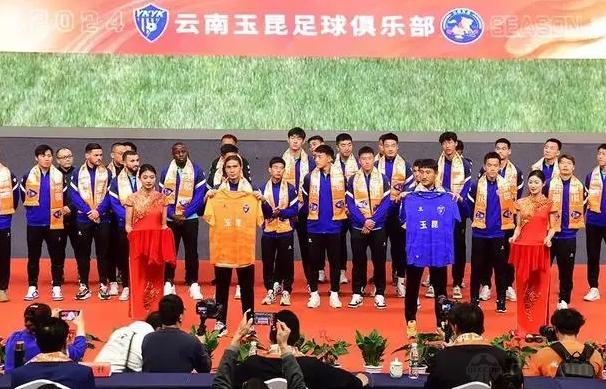 云南玉昆中超主场首胜背后的人文关怀，盲人球迷现场感受中超魅力
