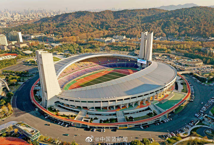 黄龙体育中心，活力开放与时代步伐共舞