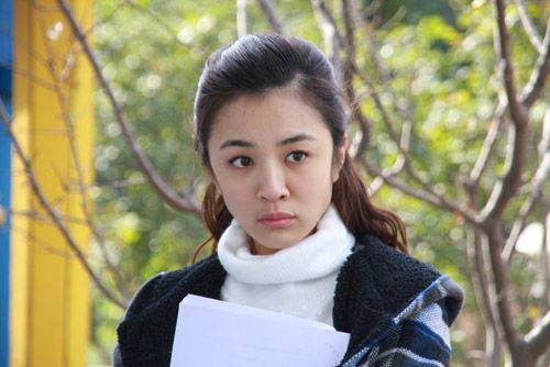 体育老师与女学生的互动，培养健康身心的教学之旅