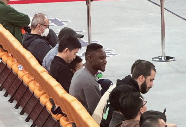特谢拉现身CBA季后赛，见证上海男篮绝杀广东男篮的时刻