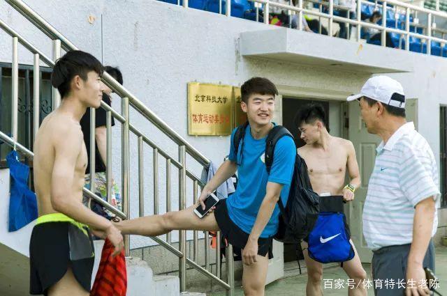 体育生饮食与健康关系探究，晚上不吃饭是否合适？