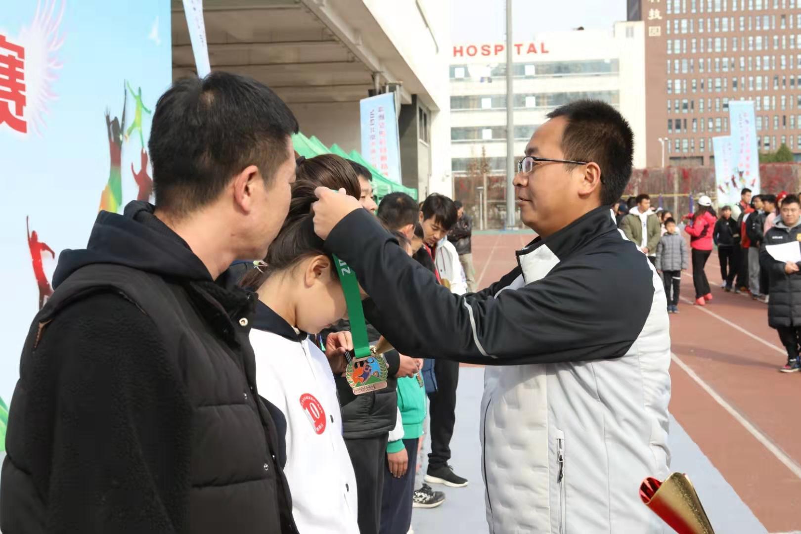 关于体育体质的宣传图，塑造活力社会，从健康开始