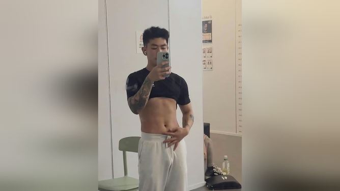 体育生的风采，灰裤子背后的故事与视频揭秘