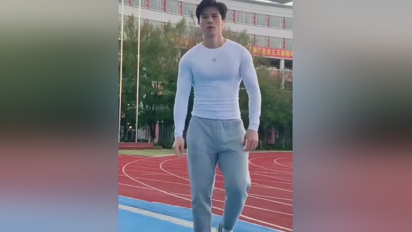 体育生的风采，灰裤子背后的故事与视频展现