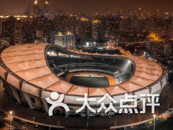 华亭宾馆对面体育馆，城市活力与体育精神的交汇点