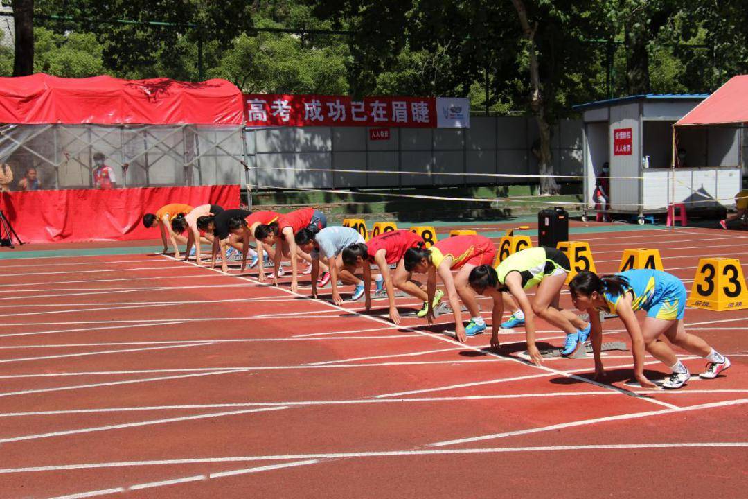 横幅飘扬，体育队的荣耀时刻——体育队体考横幅图片纪实
