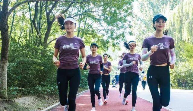 女体育生练跑步好吗？探讨女性参与跑步运动的优势与挑战