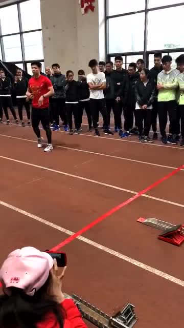 体育生训练中的抢跑动作，重要性及优化策略探讨