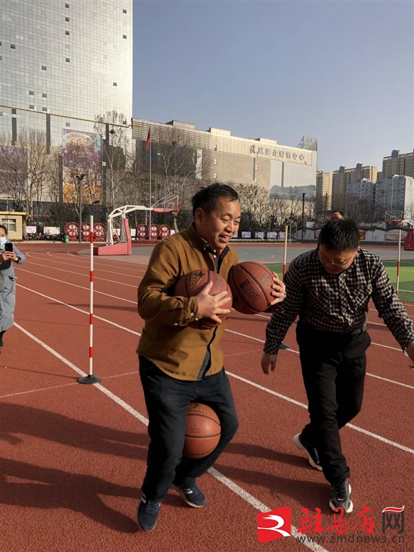 驻马店中学优秀体育老师，塑造学生健康体魄的领航者