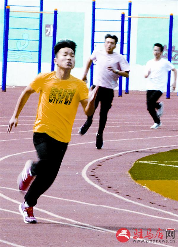 驻马店中学的一位优秀体育老师——塑造学生健康体魄的引路人