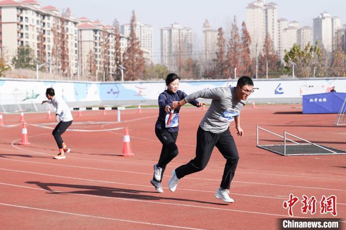 体育锻炼方法原则包括，全面、适度、持久与科学的锻炼