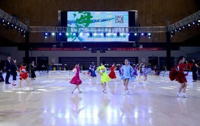 海峡体育馆，美女跳舞的梦幻舞台