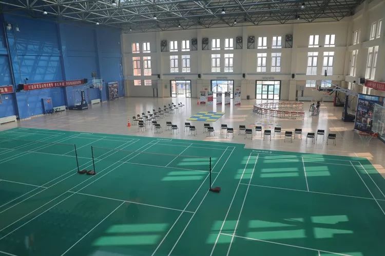 体育生的梦幻教室，融合功能性与运动氛围的理想学习空间