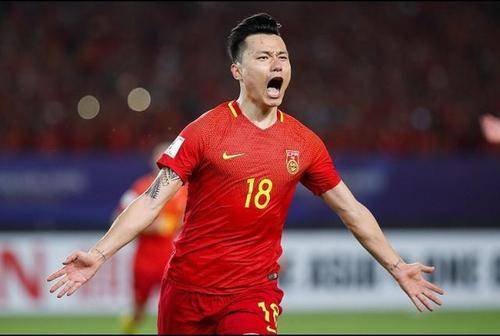 中国足球的困境，主帅与球员的脱钩，盲目自大心理的挑战及未来的出路