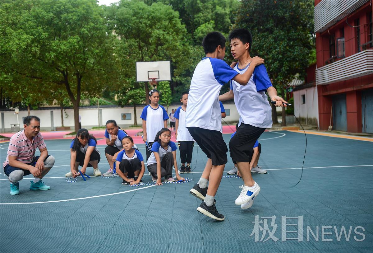 盲校如何上体育课，探索与挑战