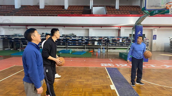 燕大体育选课篮球老师，激情、专业与引领的力量