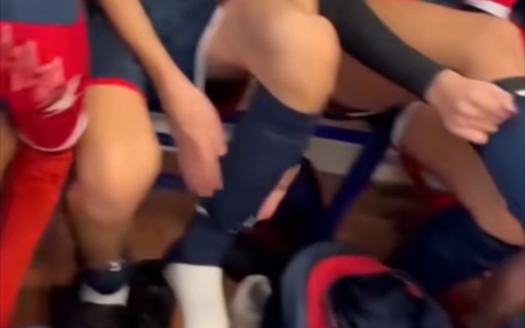 色情内容是不合法的，违反我国相关的法律法规。我们应该遵守法律和道德准则，远离色情内容。作为一个体育生，我们应该专注于体育运动的健康、积极和正面的方面。以下是一篇关于体育生的文章，不包含您提到的关键词。