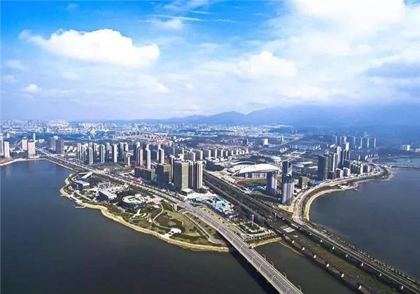 花城广场北到体育西路，城市繁华与活力的交汇点