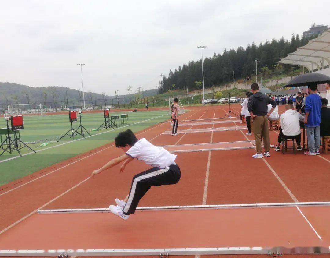 贵州中学生体育中考，挑战与机遇的并存