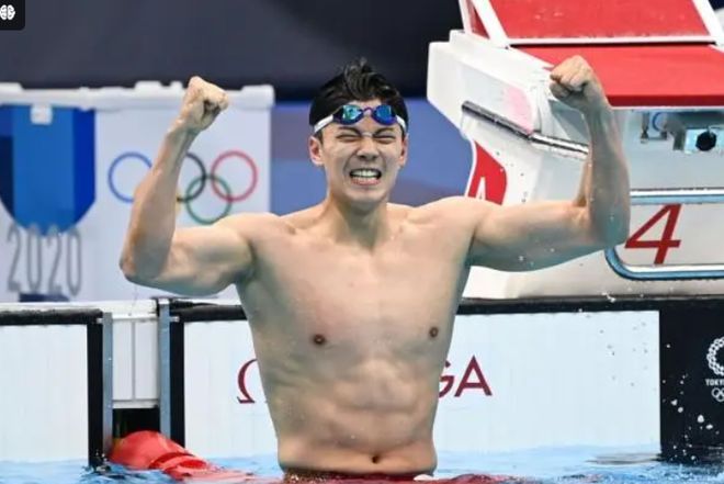 体育高手中的游泳翘楚，一位杰出的游泳运动员的奋斗与辉煌