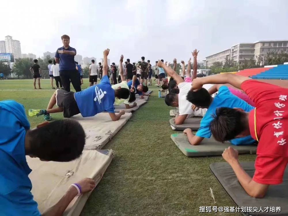 大学体育生都读什么，探索体育专业学生的多元化阅读世界