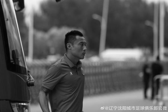 鲍盛鑫深切悼念布彭扎，愿天堂也有足球相伴，安息吧