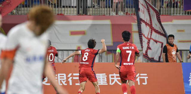 铜梁龙引领中甲风潮，重庆雄起之决心与向余望的热血青春
