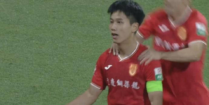 铜梁龙引领中甲风潮，向余望的热血青春与重庆雄起之决心