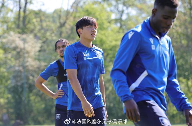 梅州客家新星魏祥鑫赴法国接受法甲欧塞尔试训，青春启航