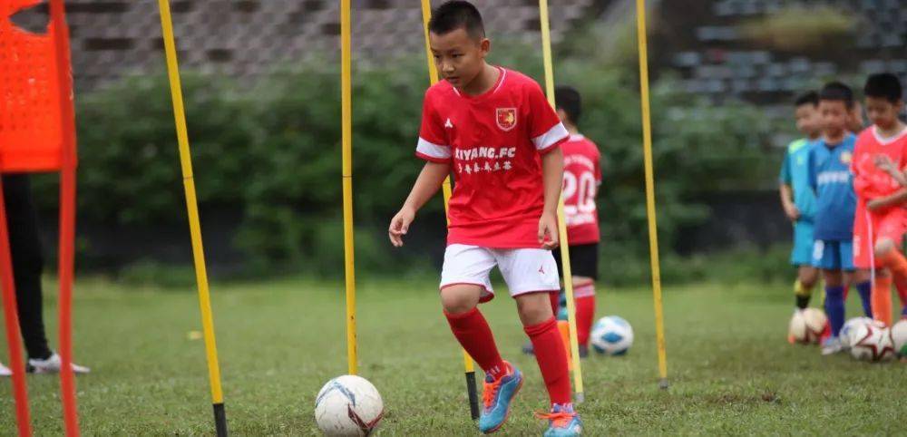 青岛西海岸足球俱乐部招募U7/U8梯队小球员——面向青岛市公开选拔优秀足球新星