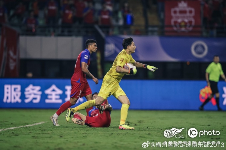 U21联赛小组赛第二轮，深圳新鹏城不敌梅州客家