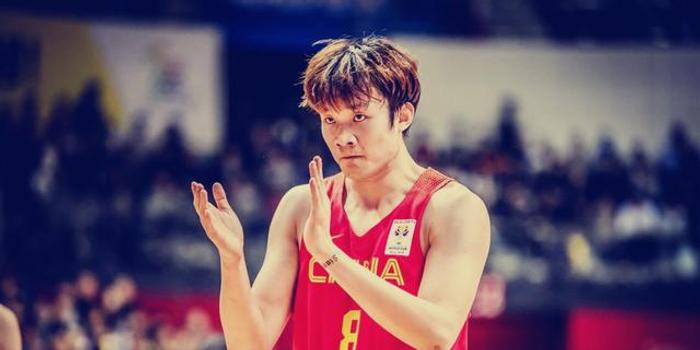 日本偶像影山优佳现身世预赛，球迷直呼好可爱——体育魅力与偶像风采的完美结合