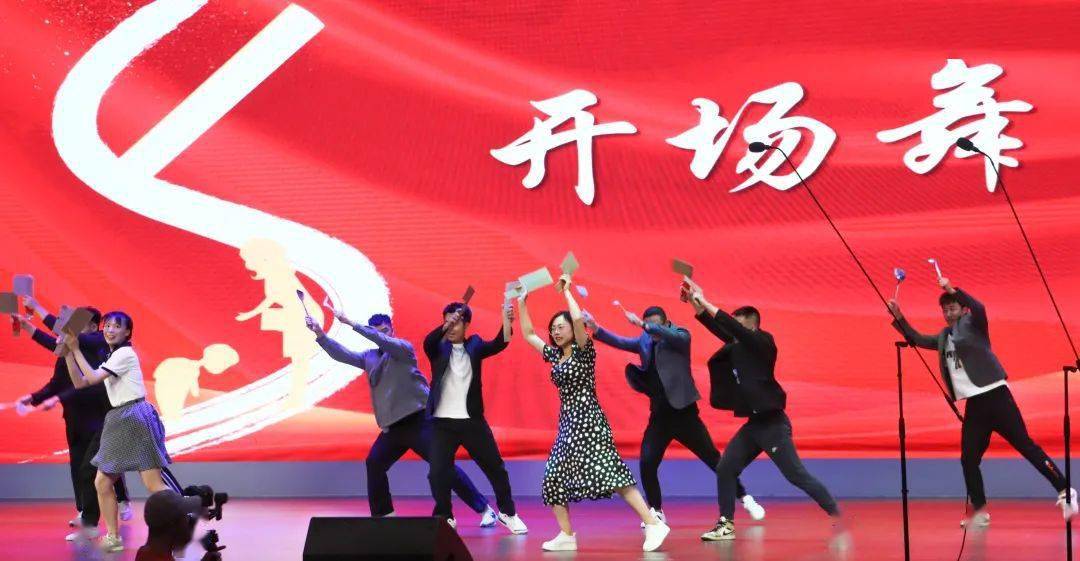 尊敬的各位领导、老师、家长和同学们