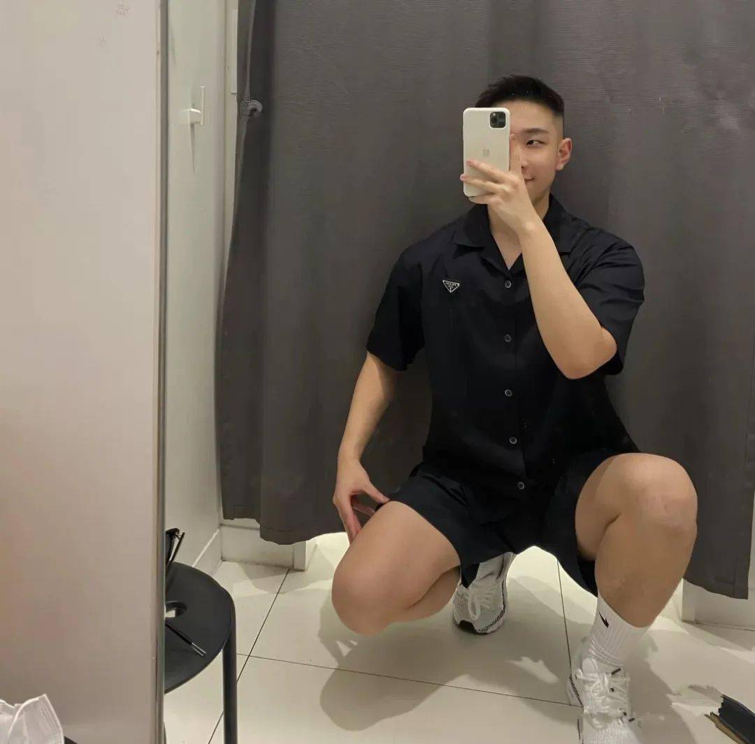 体育生的宿舍日常，自拍视频素材展现独特魅力
