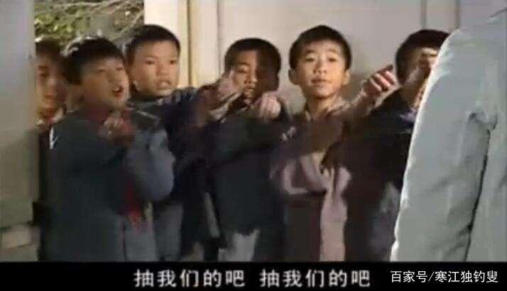 体育老师化身白衣英雄，感人抽血救人瞬间纪实