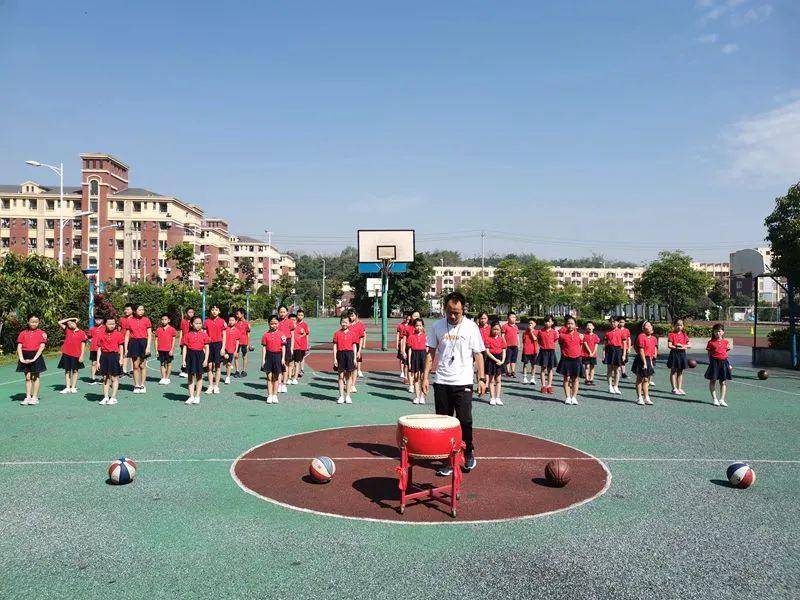小学体育学科的内容特点
