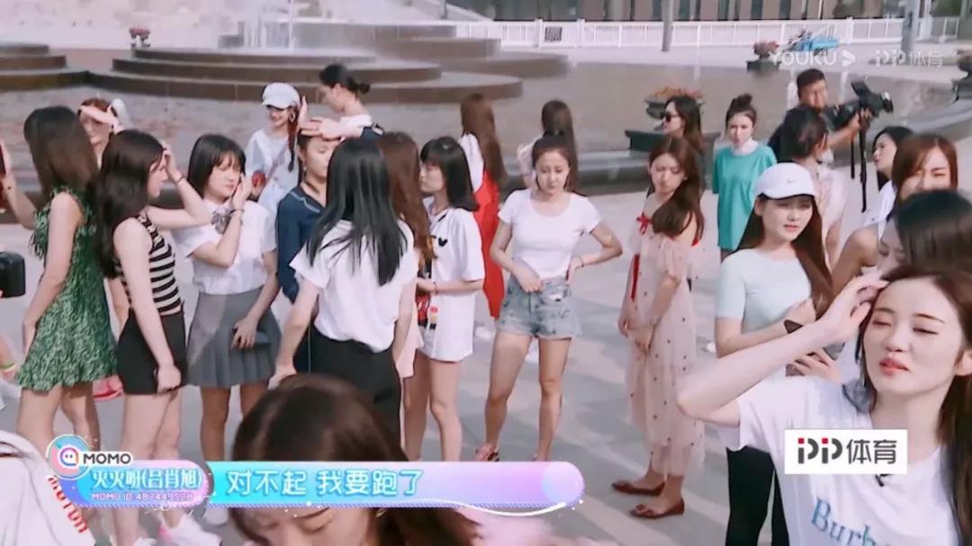 体育生男生光脚走路，一种独特的体验与观察