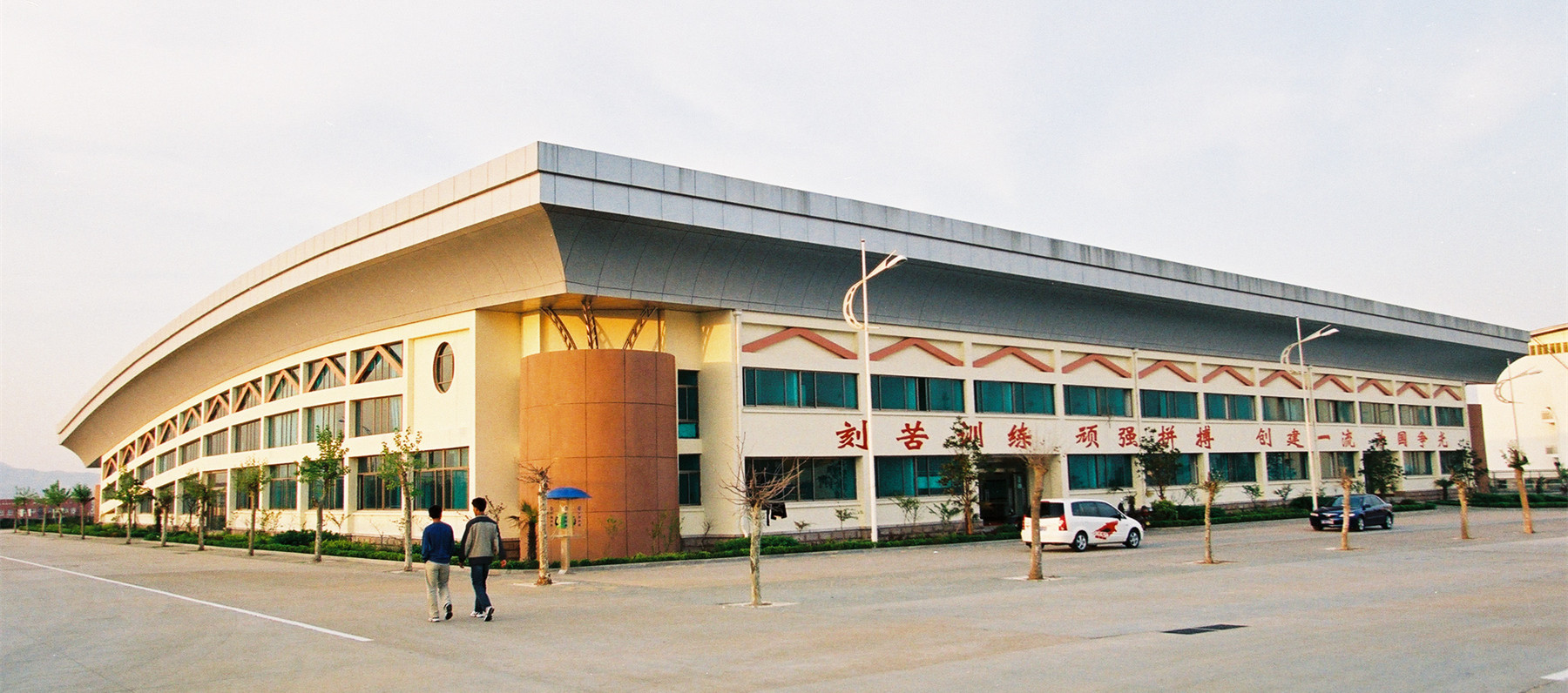山东体育学院迎新楼的崛起，体育精神的象征与文化的融合