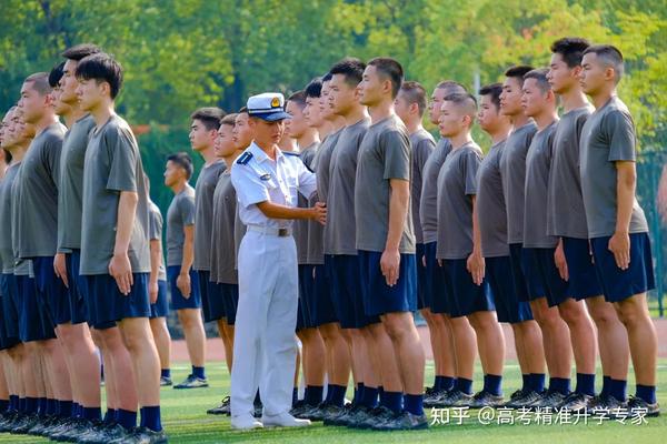 体育生可考士官吗男——探讨体育生在军事职业领域的发展路径
