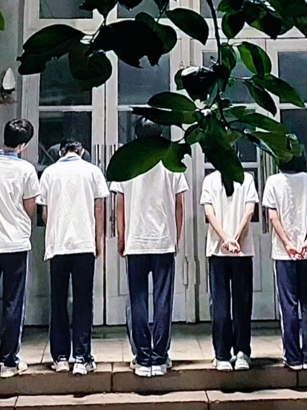 白霏体育课上的罚站经历