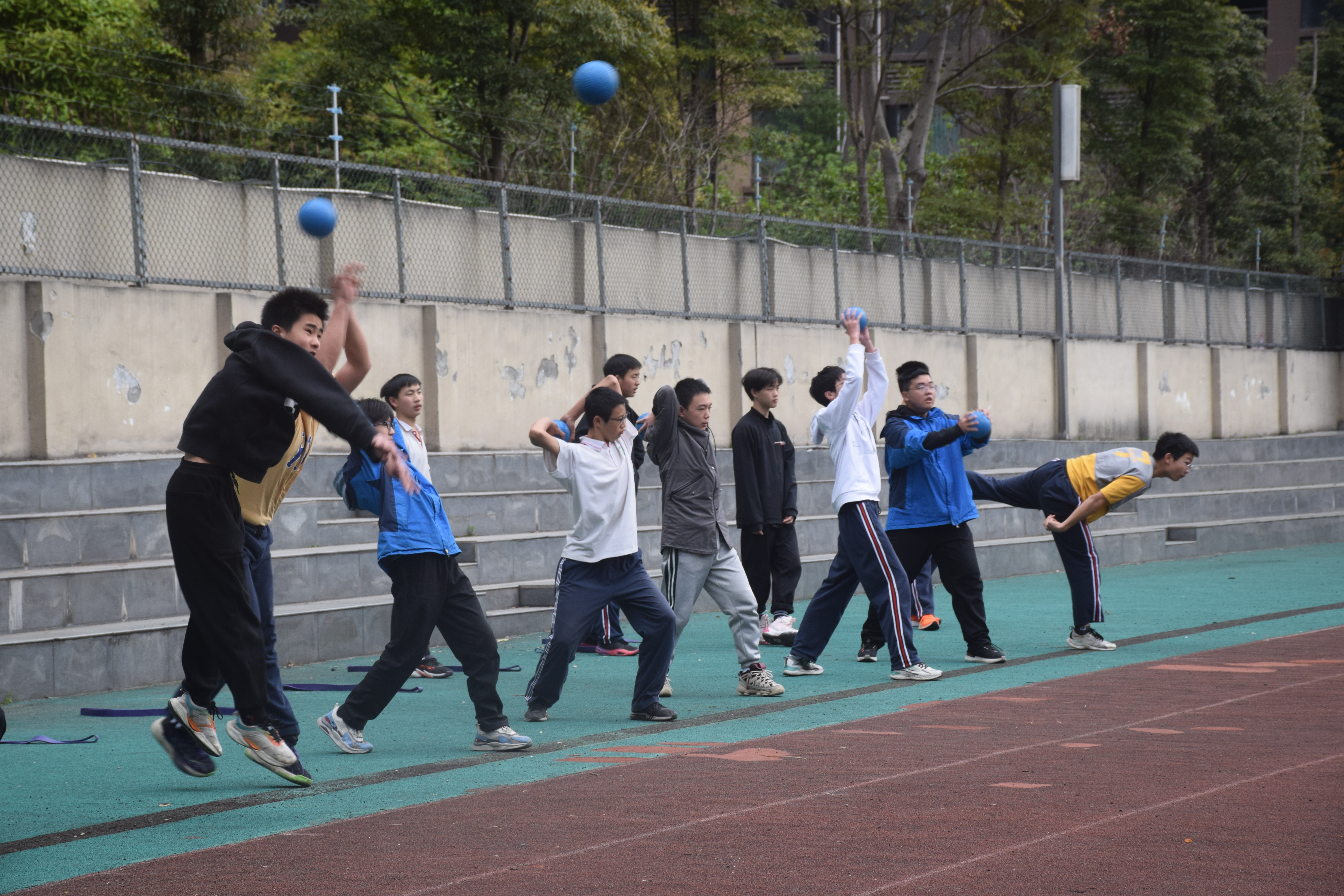 平衡初中体育与文化学习，文化体育双全的策略建议